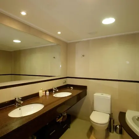 Appartement La Rosaleda, Céntrico, Con Garaje Y Terraza Exterior *