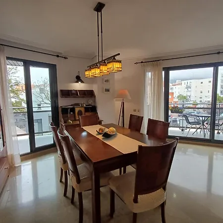 La Rosaleda, Céntrico, Con Garaje Y Terraza Exterior