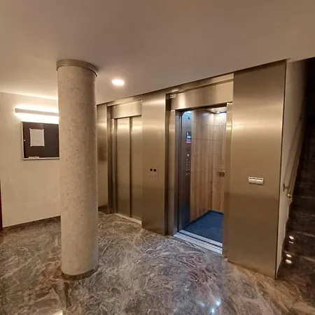 La Rosaleda, Céntrico, Con Garaje Y Terraza Exterior *