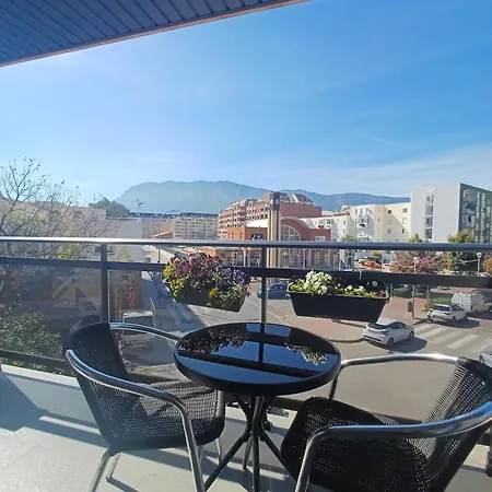 La Rosaleda, Céntrico, Con Garaje Y Terraza Exterior *