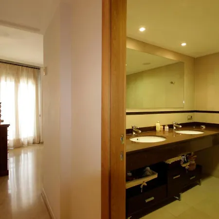 Appartement La Rosaleda, Céntrico, Con Garaje Y Terraza Exterior *
